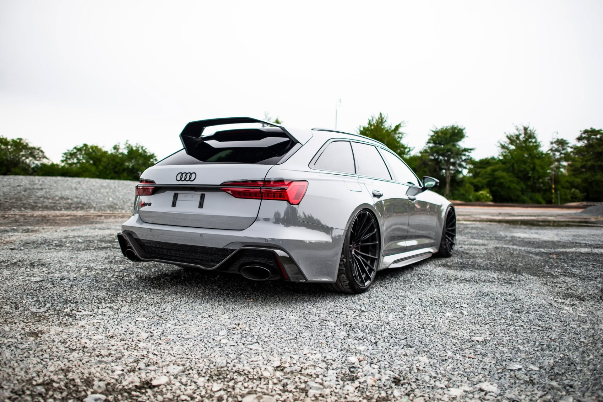 DraPtec rear diffuser and hatch spoiler on a grey Audi RS6 C8 Avant