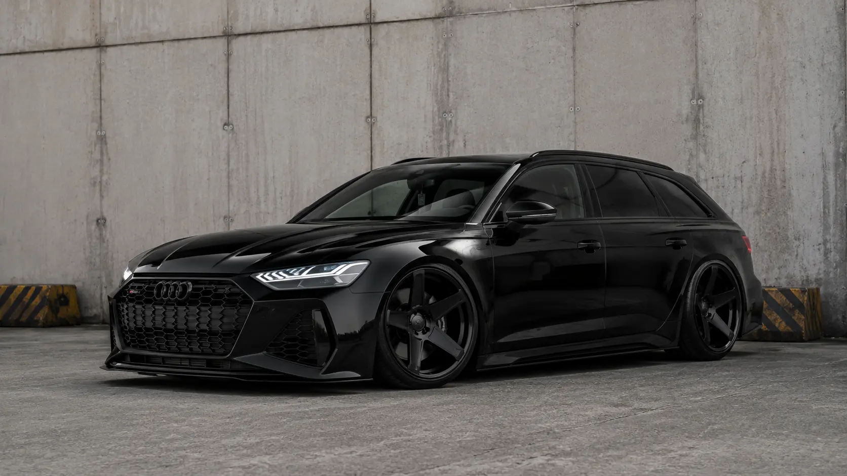 Premier Edition PRS-F1 forged wheels fitted to an Audi RS6 C8