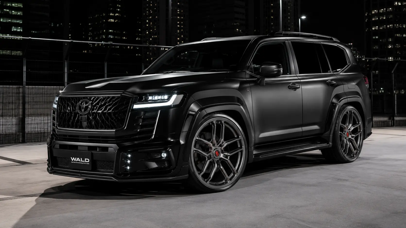 Premier Edition SUV-F1 forged wheels fitted to a Toyota Land Cruiser LC300